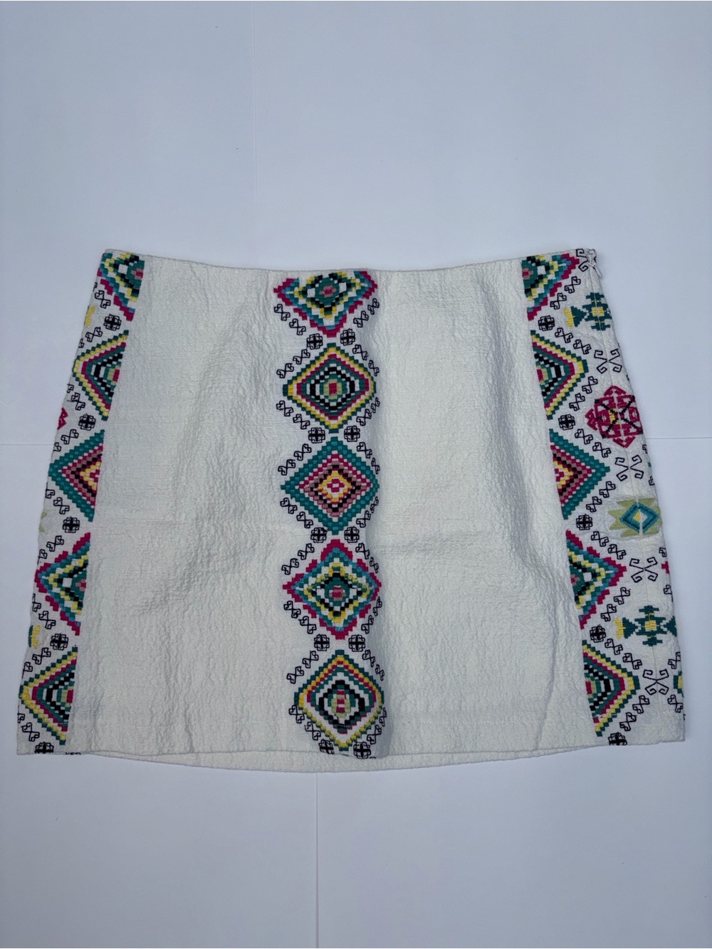 Desingual New Embroidered Ivory Mini Skirt with Colorful Geometric Pattern - Picture 5 of 5
